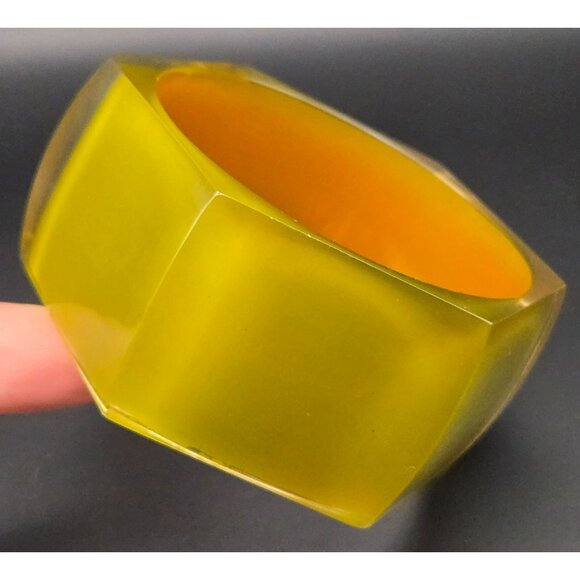 Vintage Avocado Green Octagonal Lucite Wide Bangle - Picture 2 of 8
